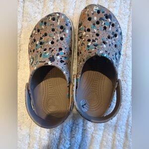 Crocs Casual Clog in Brown Multi-Print - Comfortable Everyday Shoe - Women’s 7